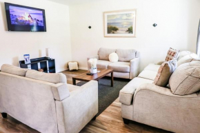 Close to Downtown, Beaches, and NAS!